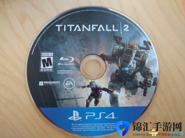 推特爆人气FPS新作《泰坦陨落2》PS4版本光盘图